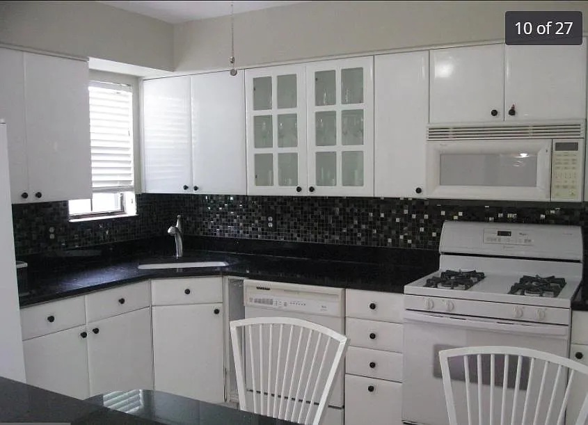 174 Wyndham Pl — Photo 3