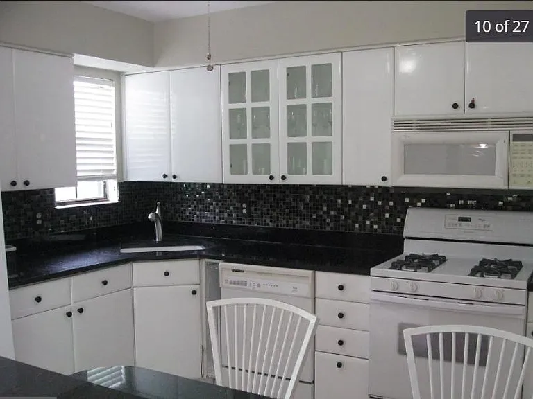 174 Wyndham Pl — Photo 3