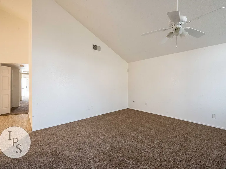 6691 N Constance Ave — Photo 21
