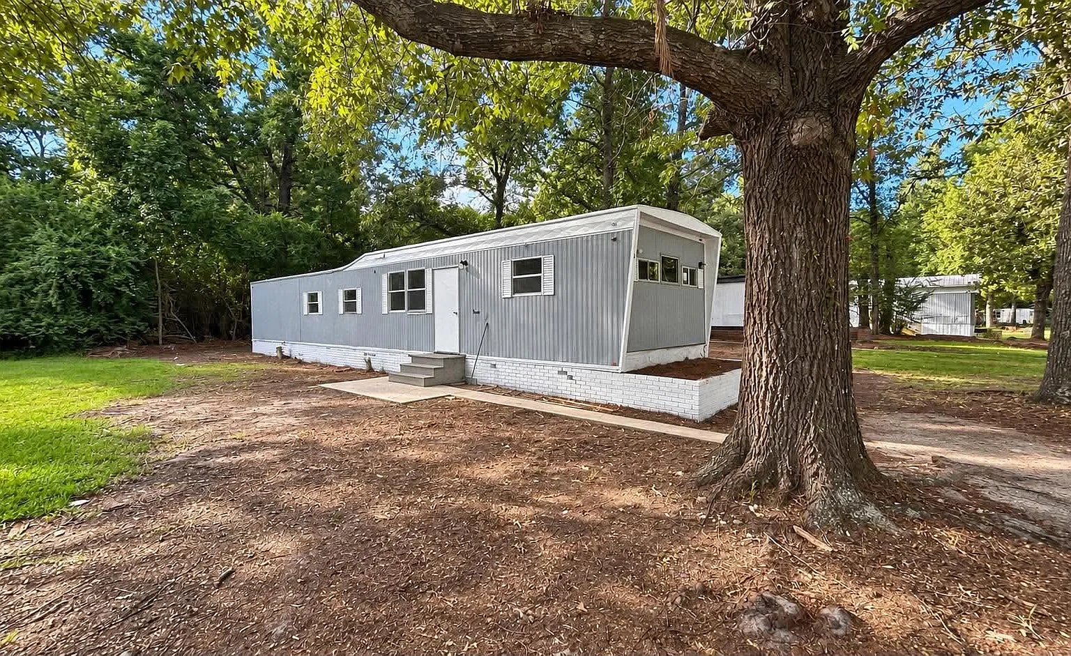 2 bed, 750 sqft, $999 — Photo 1