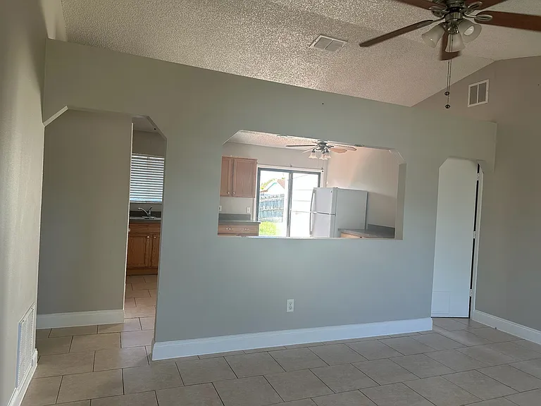244 Summerset Dr — Photo 2