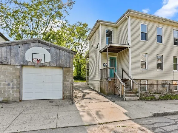 1265 Pleasant St, New Bedford, MA 02740