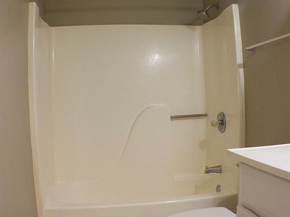 5th image of 513 Circle Dr APT B4