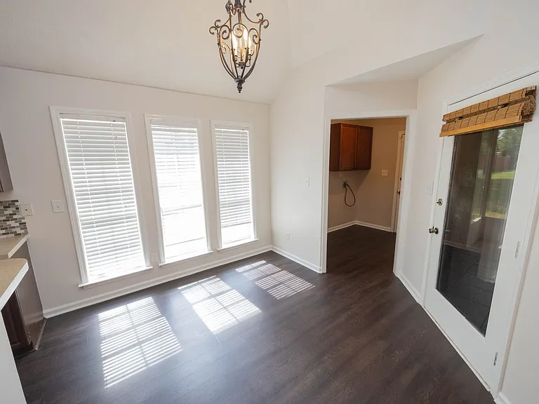 8013 Copperfield Dr — Photo 7