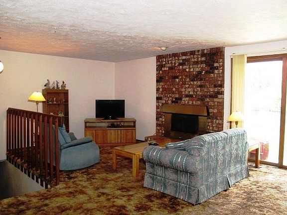 2nd image of 401 E Stonewall Ave