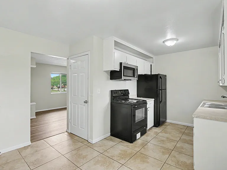 1731 Auburn Dr — Photo 9