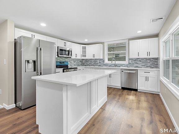 3rd image of 4 Fall Mountain Terrace