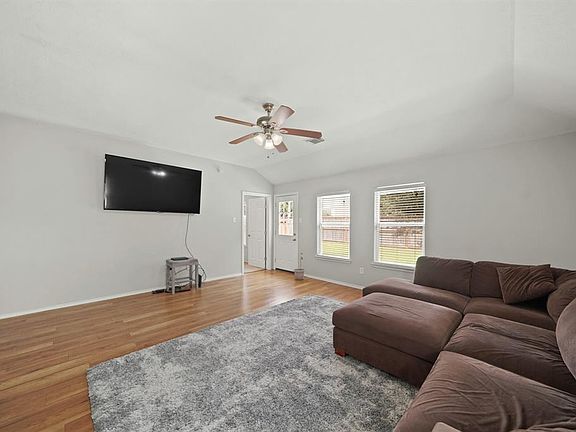 5th image of 7843 Crescent Village Lane
