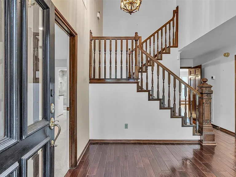 1127 Barkston Dr — Photo 6