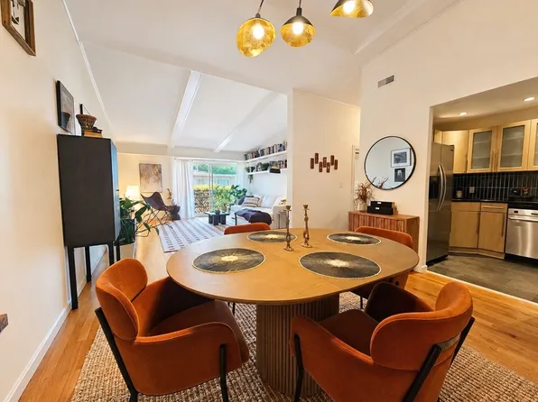 55 Broadlawn Park APT 16B, Chestnut Hill, MA 02467