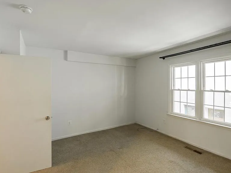 2304 Naudain St #D — Photo 13