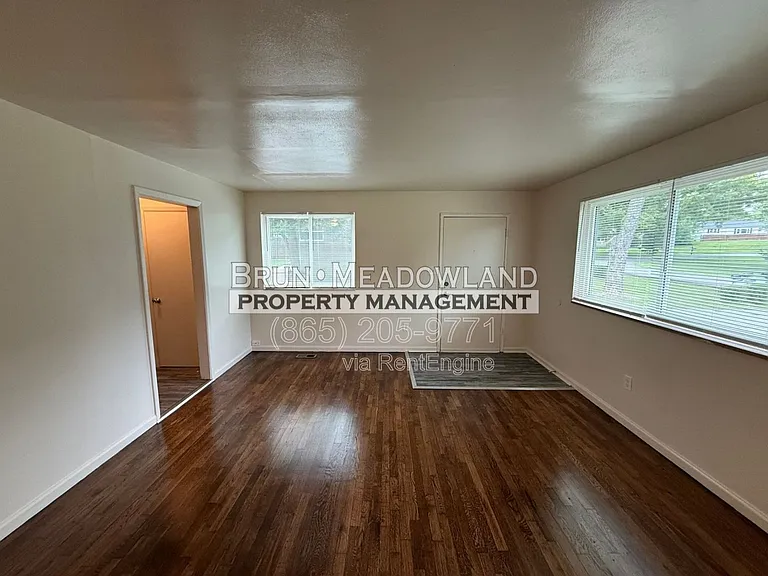 3813 Woodlake Dr NE — Photo 10
