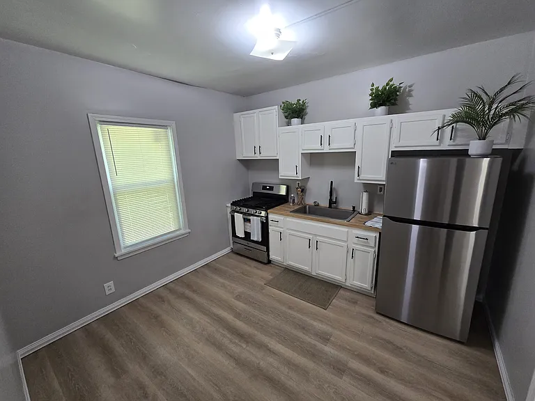 3860 W 18th St #1 — Photo 5