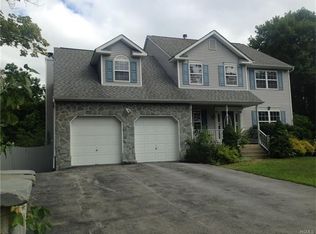 1 Cobble Creek Dr, Newburgh, NY 12550