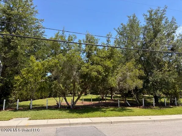 722 2nd St, Gulfport, MS 39501