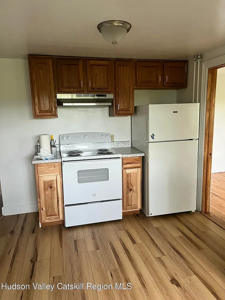 6 bed, 2861 sqft, $6,300 — Photo 2