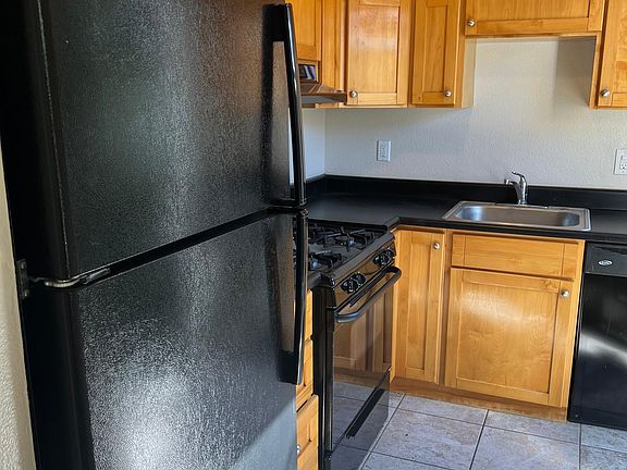 4th image of 5112 Cass St