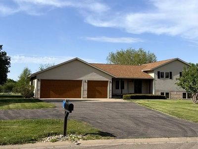 102 Meadowview St, Marshall, MN, 56258