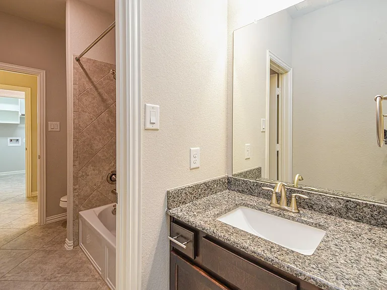 9403 Briscoe Bend Ln — Photo 20