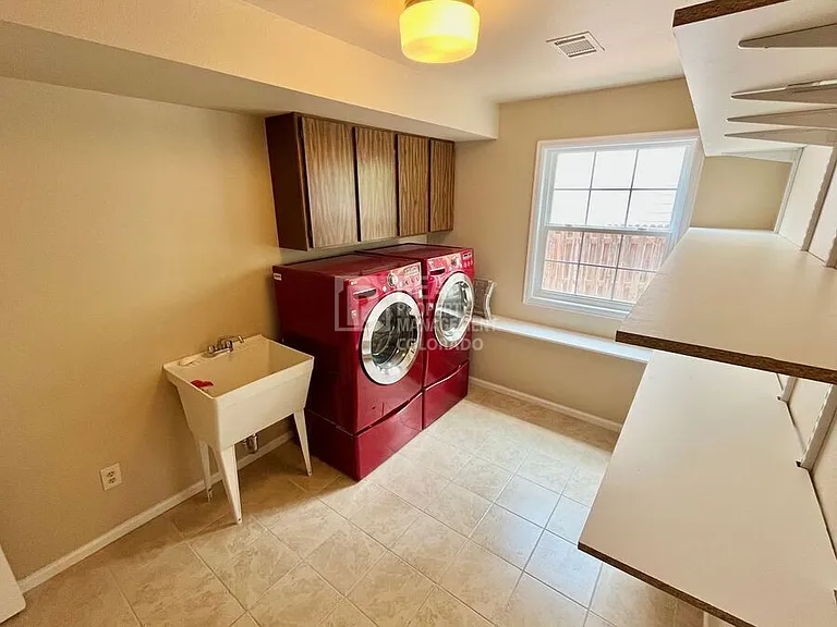 1101 Mansfield Dr — Photo 8