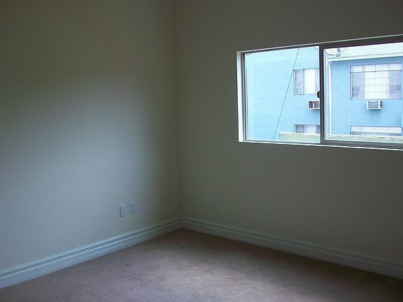 5th image of 4824 Tujunga Ave Unit 204
