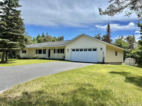 2168 Orchard Beach Rd, Cheboygan, MI 49721