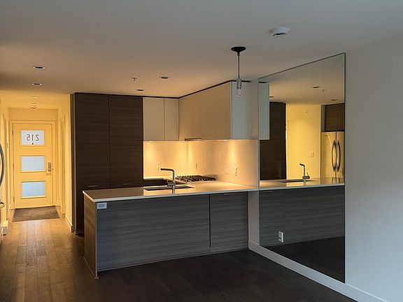 4th image of 3456 Commercial St #215