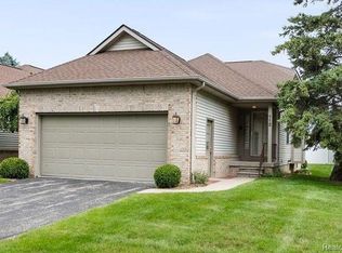 112 Creekwood Cir, Linden, MI