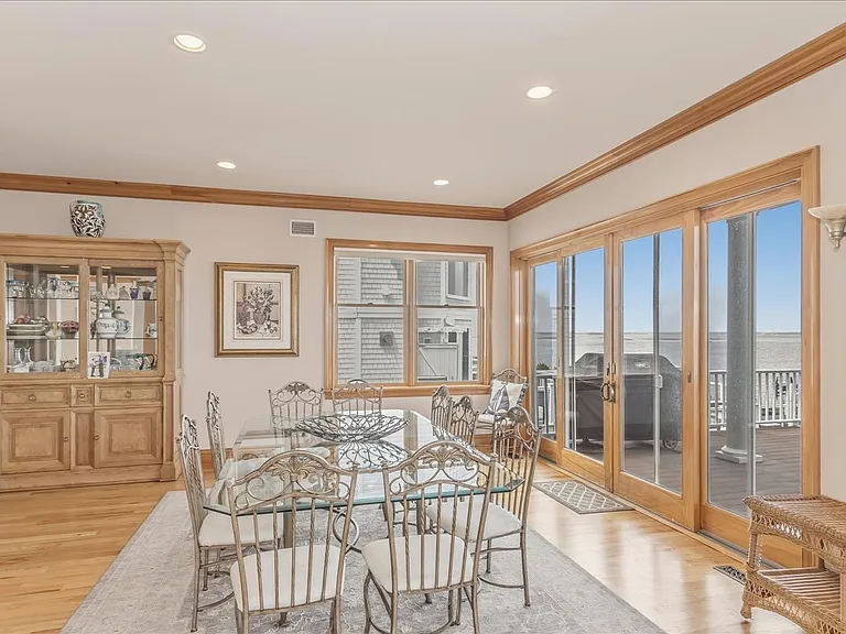 672 Dune Rd — Photo 9