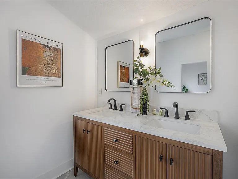 408 E Amelia Ave — Photo 19