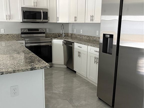 3rd image of 4727 21st St SW