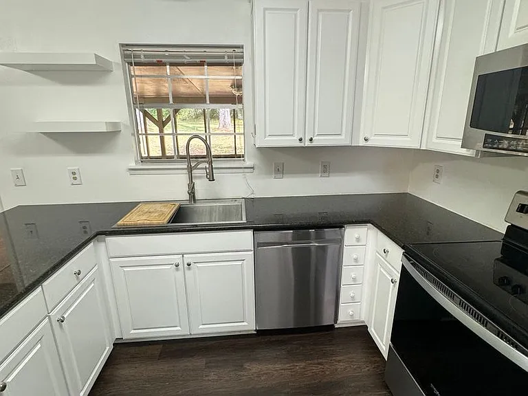 210 Meredith St — Photo 2