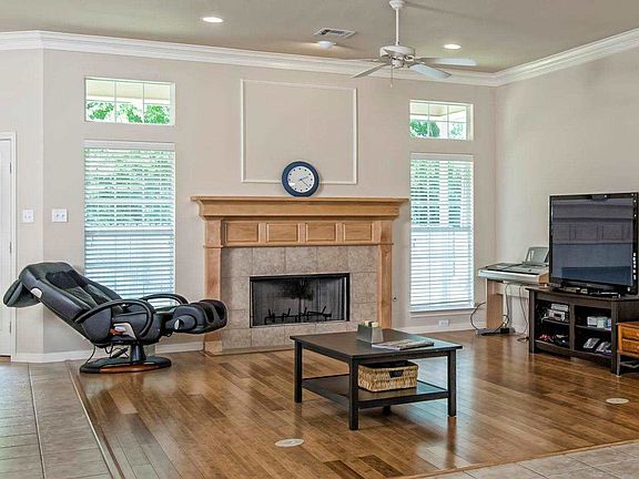 5th image of 610 Chapel View Dr