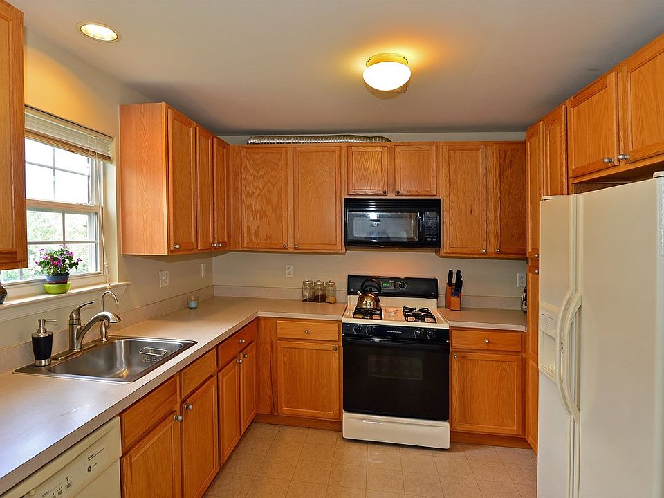 1 Bridgepointe Dr, Laurence Harbor, NJ 08879 Zillow