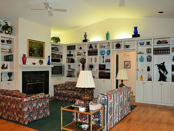 Family Rm w/Custom Built-Ins