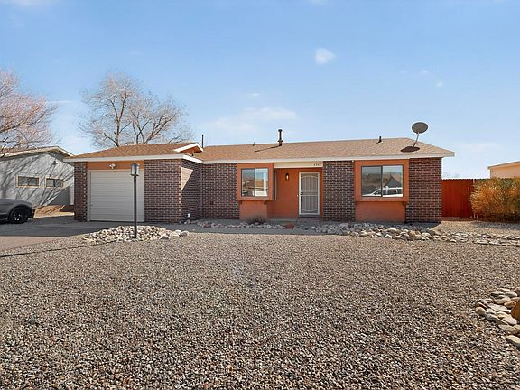 2nd image of 4542 Sunstone Way NE