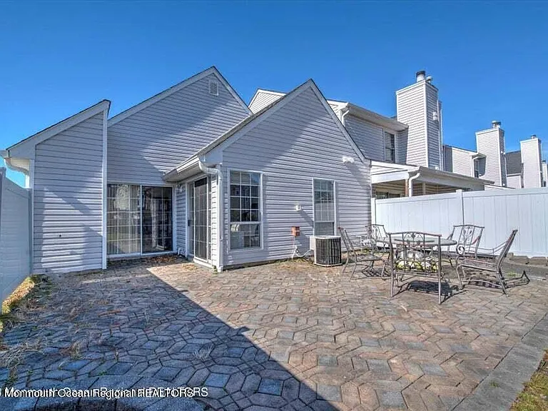 337 Devon Pl — Photo 11