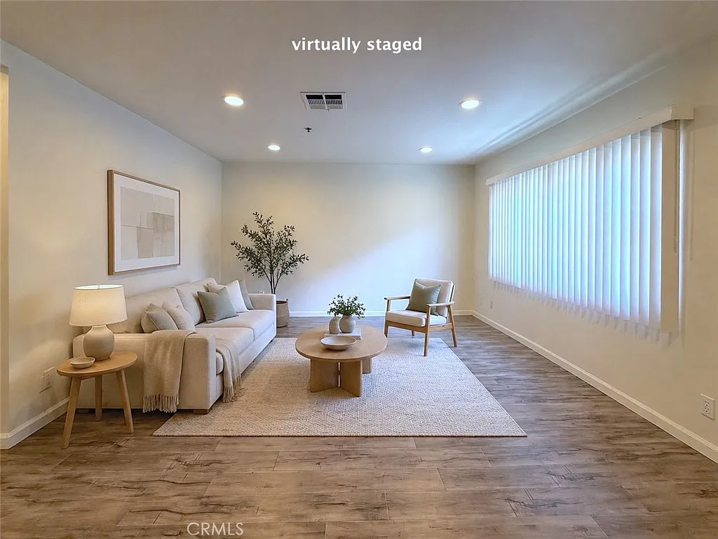 2 bed, 900 sqft, $2,800 — Photo 3