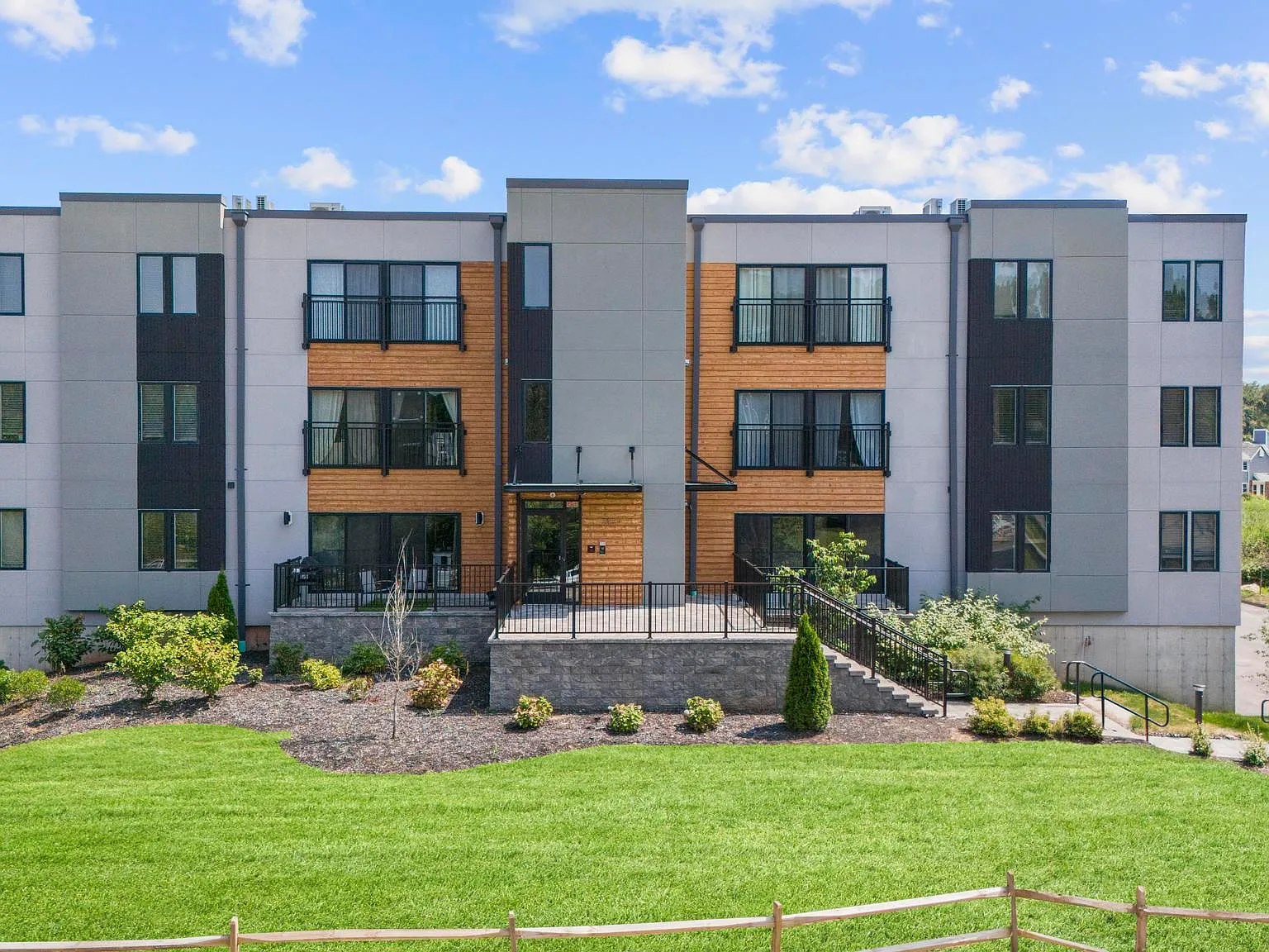 2 bed, 950 sqft, $2,850 — Photo 1