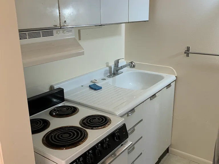 5600 University Way NE — Photo 3