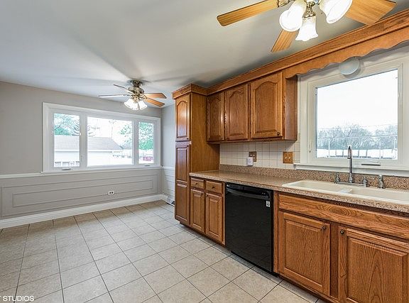 5th image of 5100 S Nashville Ave