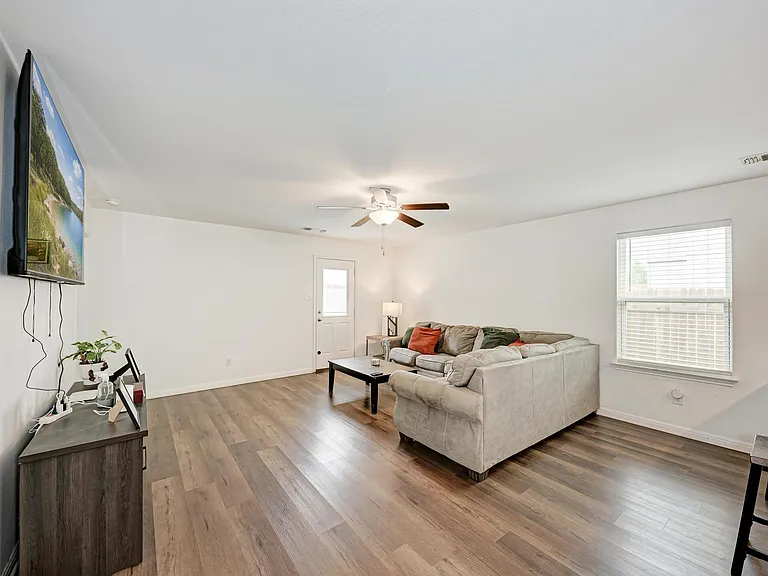 132 Maywood Ln — Photo 16