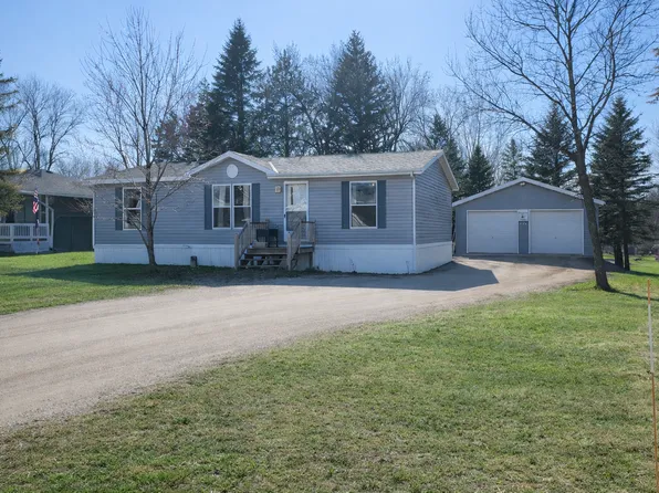 114 Pine St NW, New London, MN 56273