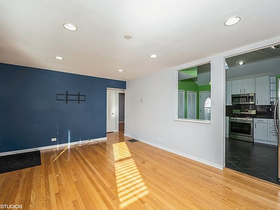 2nd image of 3521 Hawthorne St