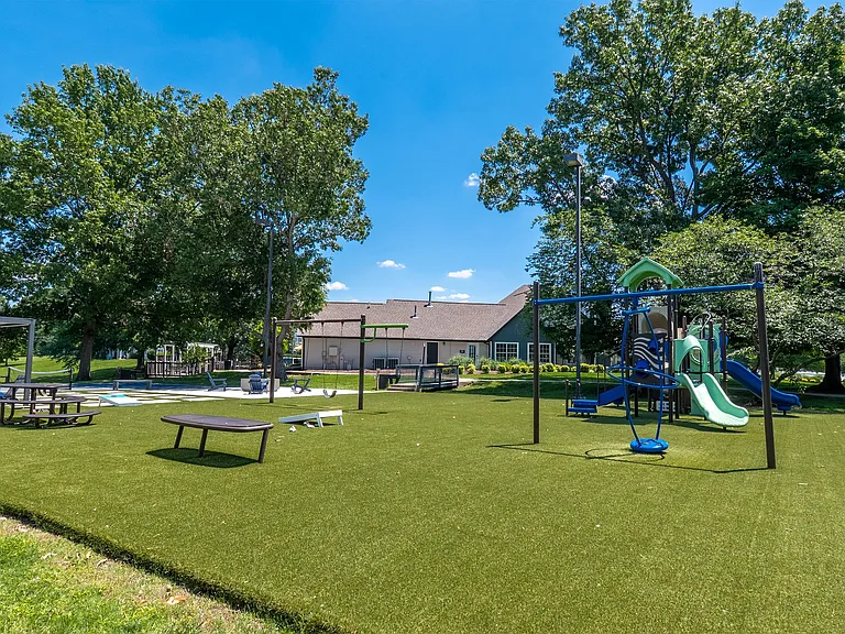 Summerlake Apartments — Photo 88