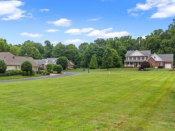 4th image of 64 Alexander Dr