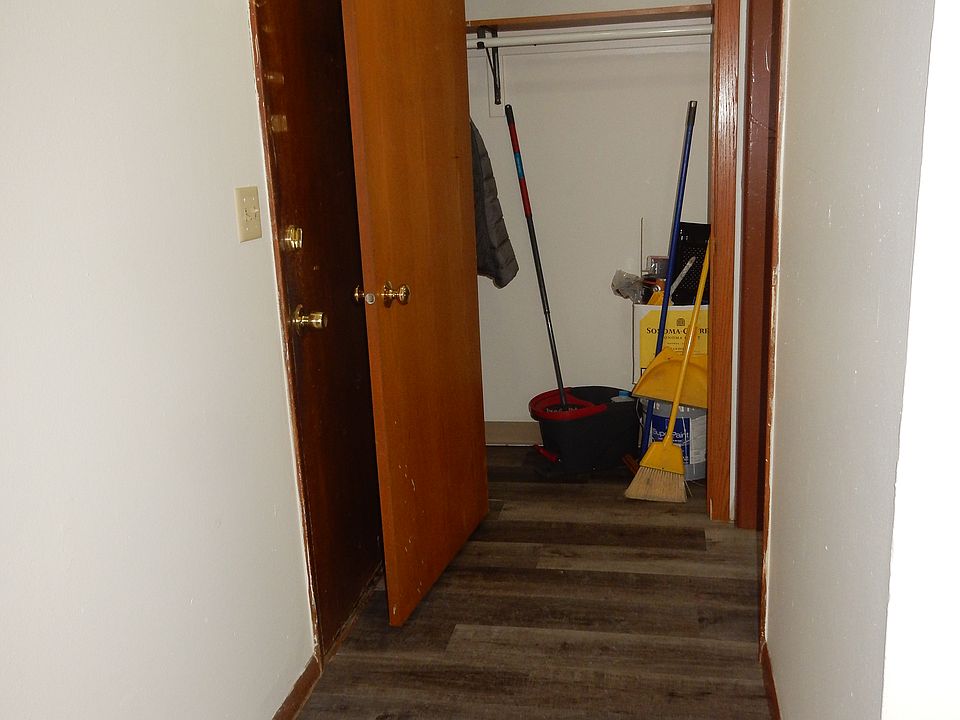 Entry foyer with closet
