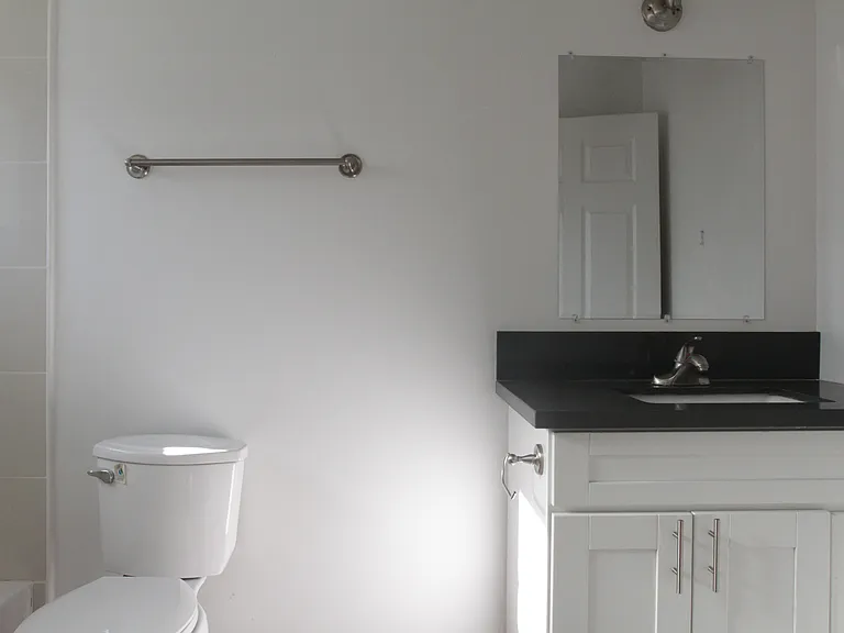 1256 W 37th Dr #TOP FLOOR — Photo 1
