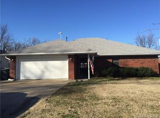 914 S Miami Ave, Okmulgee, OK 74447