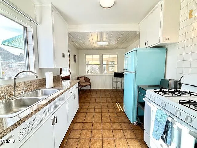 211 Eva St — Photo 9